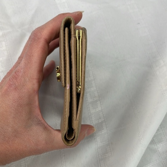 Ferragamo Compact Wallet Beige Leather Gancini Clasp and Kisslock - Picture 6 of 17